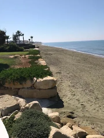 بيرفوليا Beach Front Periyiali Gardens بريفوليا
