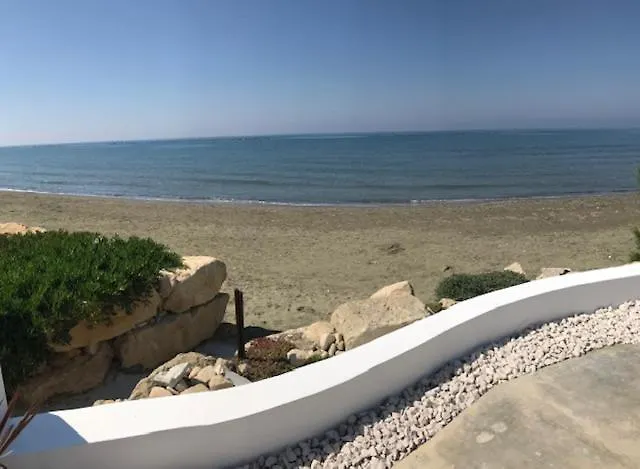 بيرفوليا Beach Front Periyiali Gardens بريفوليا