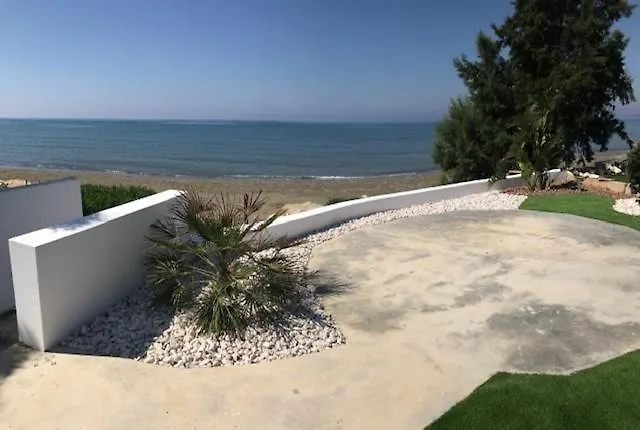 بيرفوليا Beach Front Periyiali Gardens قبرص